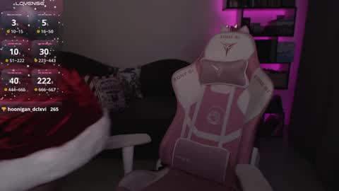 Snapshot of mari_moore7 chatting on 20, 12, 2024 mari moore online show from 20, 12, 2024