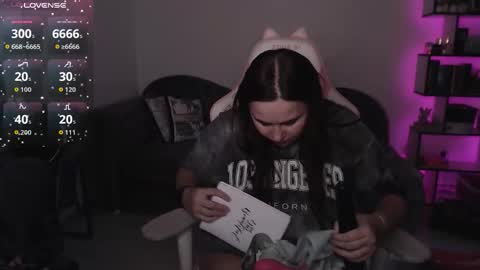 Snapshot of mari_moore7 chatting on 16, 10, 2025 mari moore online show from 16, 10, 2025