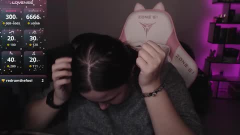 Snapshot of mari_moore7 chatting on 19, 10, 2025 mari moore online show from 19, 10, 2025