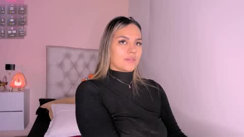 Snapshot of mariana__roe chatting on 19, 2, 2025 Mariana Roe online show from 19, 2, 2025