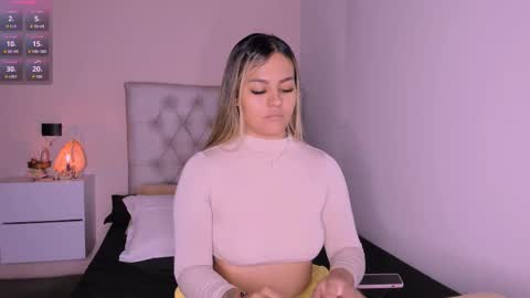 Snapshot of mariana__roe chatting on 25, 2, 2025 Mariana Roe online show from 25, 2, 2025