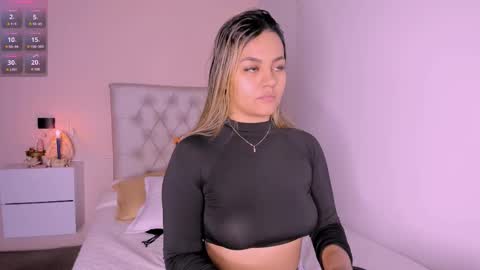 Snapshot of mariana__roe chatting on 26, 2, 2025 Mariana Roe online show from 26, 2, 2025