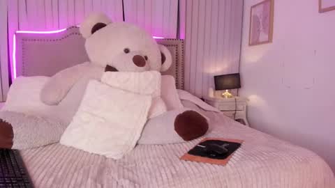 mariana__thompson online show from 27, 3, 2026
