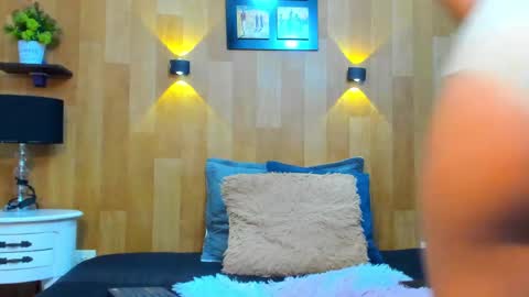 Mariana Angel online show from 11, 2, 2025