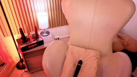 Marian Love  online show from 28, 9, 2025