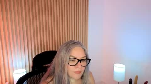 Marian Love  online show from 5, 5, 2026