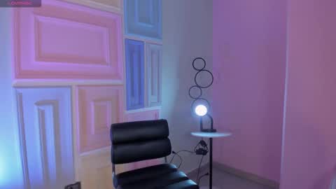 Marianne  online show from 13, 11, 2025