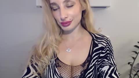 Snapshot of marilyndevilish chatting on 17, 12, 2024 MarilynDevilish online show from 17, 12, 2024