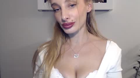 Snapshot of marilyndevilish chatting on 5, 1, 2025 MarilynDevilish online show from 5, 1, 2025