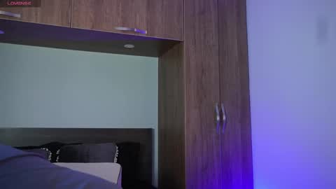 Mark online show from 21, 10, 2025