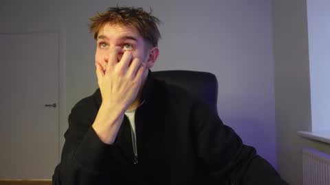 Snapshot of mark_karson chatting on 21, 12, 2025 MARK KARSON online show from 21, 12, 2025