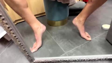 Snapshot of markbark2 chatting on 13, 11, 2025 markk online show from 13, 11, 2025