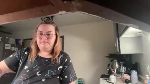 maroon_moon online show from 25, 5, 2026