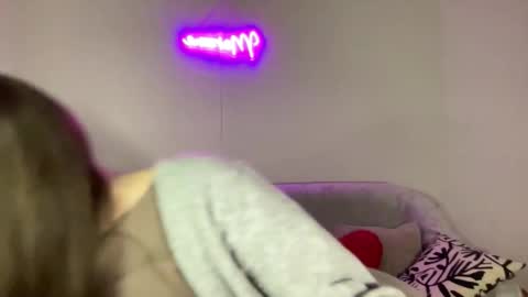 Snapshot of maroonaaa chatting on 28, 10, 2025 Mary online show from 28, 10, 2025