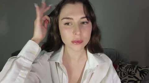 Snapshot of maroonaaa chatting on 26, 11, 2025 Mary online show from 26, 11, 2025