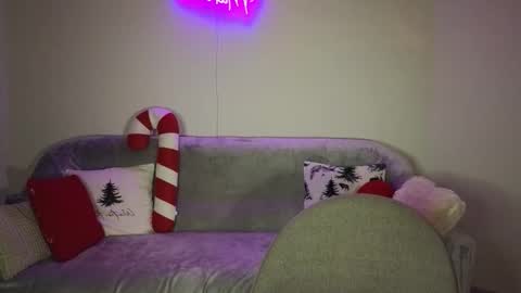 Snapshot of maroonaaa chatting on 14, 12, 2025 Mary online show from 14, 12, 2025