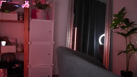 Maria  online broadcast from Tuesday to Suturday from 6 pm to 12 pm Germany time Sunday-Monday offline online show from 4, 10, 2025