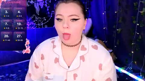 Snapshot of marshmallowbeauty_ chatting on 15, 11, 2025 marshmallowbeauty_ online show from 15, 11, 2025