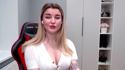 Snapshot of marti_lovely chatting on 12, 3, 2025 Marti online show from 12, 3, 2025