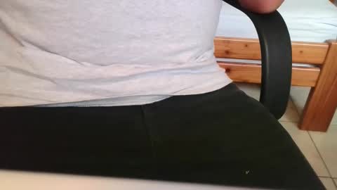 Snapshot of martial04 chatting on 22, 10, 2025 martial04 online show from 22, 10, 2025