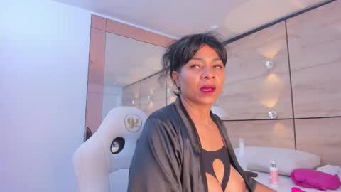 martina touss  online show from 7, 11, 2025