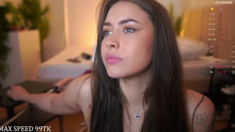 Caroline  qeeentease - ints qeentease - twitter online show from 5, 6, 2026