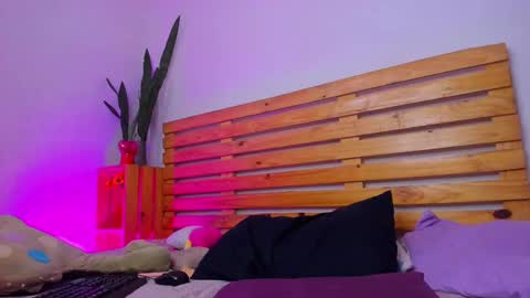 Snapshot of mary_magic chatting on 8, 3, 2025 mary_magic online show from 8, 3, 2025