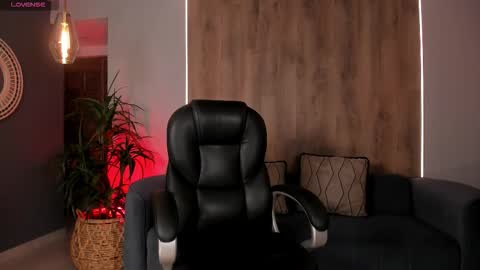 Snapshot of marylewis_ chatting on 11, 11, 2025 Mary online show from 11, 11, 2025