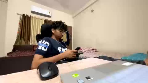 Snapshot of maskboyz2003 chatting on 22, 9, 2025 maskboyz2003 online show from 22, 9, 2025