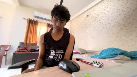 Snapshot of maskboyz2003 chatting on 14, 10, 2025 maskboyz2003 online show from 14, 10, 2025