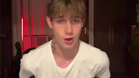 Snapshot of mason_gallagher chatting on 15, 11, 2025 Mason online show from 15, 11, 2025