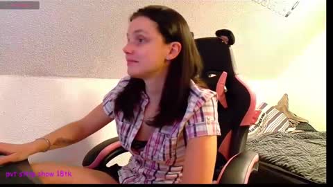 Queeny Kathy  Online at 2030 MEZ Sunday  Wednesday online show from 21, 2, 2025