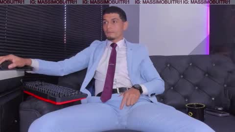 I am Massimo online show from 19, 12, 2025