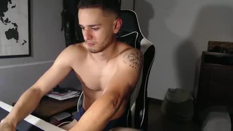 Snapshot of massimo_jiovano chatting on 3, 10, 2025 massimo online show from 3, 10, 2025