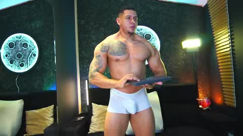 massimowalton2 online show from 9, 3, 2025