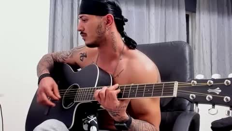 Snapshot of masterchris12 chatting on 27, 12, 2024 masterchris12 online show from 27, 12, 2024