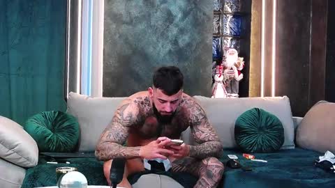 Snapshot of masterkingofmuscle chatting on 2, 12, 2024 masterkingofmuscle online show from 2, 12, 2024