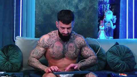 Snapshot of masterkingofmuscle chatting on 5, 12, 2024 masterkingofmuscle online show from 5, 12, 2024