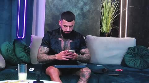 Snapshot of masterkingofmuscle chatting on 7, 1, 2025 masterkingofmuscle online show from 7, 1, 2025