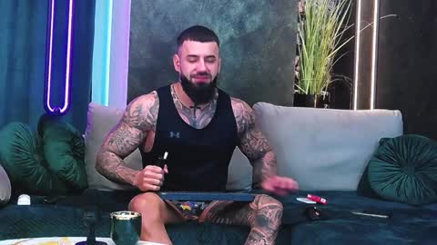 Snapshot of masterkingofmuscle chatting on 8, 1, 2025 masterkingofmuscle online show from 8, 1, 2025