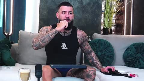 Snapshot of masterkingofmuscle chatting on 17, 1, 2025 masterkingofmuscle online show from 17, 1, 2025