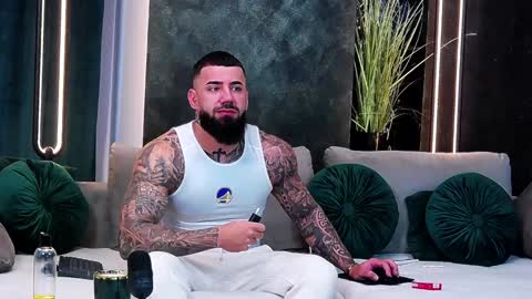 Snapshot of masterkingofmuscle chatting on 22, 1, 2025 masterkingofmuscle online show from 22, 1, 2025