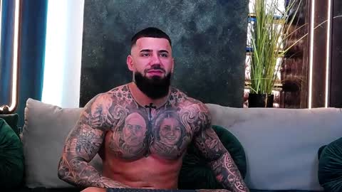 Snapshot of masterkingofmuscle chatting on 28, 1, 2025 masterkingofmuscle online show from 28, 1, 2025