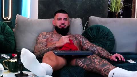 Snapshot of masterkingofmuscle chatting on 28, 1, 2025 masterkingofmuscle online show from 28, 1, 2025