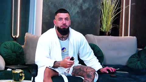 Snapshot of masterkingofmuscle chatting on 3, 2, 2025 masterkingofmuscle online show from 3, 2, 2025