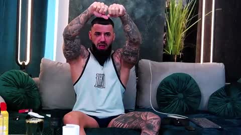 Snapshot of masterkingofmuscle chatting on 5, 2, 2025 masterkingofmuscle online show from 5, 2, 2025