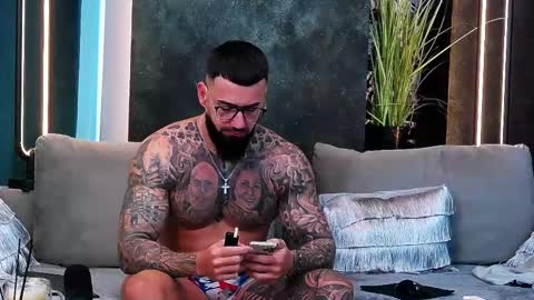 Snapshot of masterkingofmuscle chatting on 3, 3, 2025 masterkingofmuscle online show from 3, 3, 2025