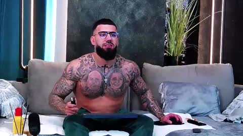 Snapshot of masterkingofmuscle chatting on 3, 3, 2025 masterkingofmuscle online show from 3, 3, 2025