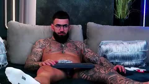 Snapshot of masterkingofmuscle chatting on 7, 3, 2025 masterkingofmuscle online show from 7, 3, 2025