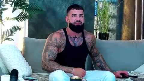 Snapshot of masterkingofmuscle chatting on 12, 9, 2025 masterkingofmuscle online show from 12, 9, 2025